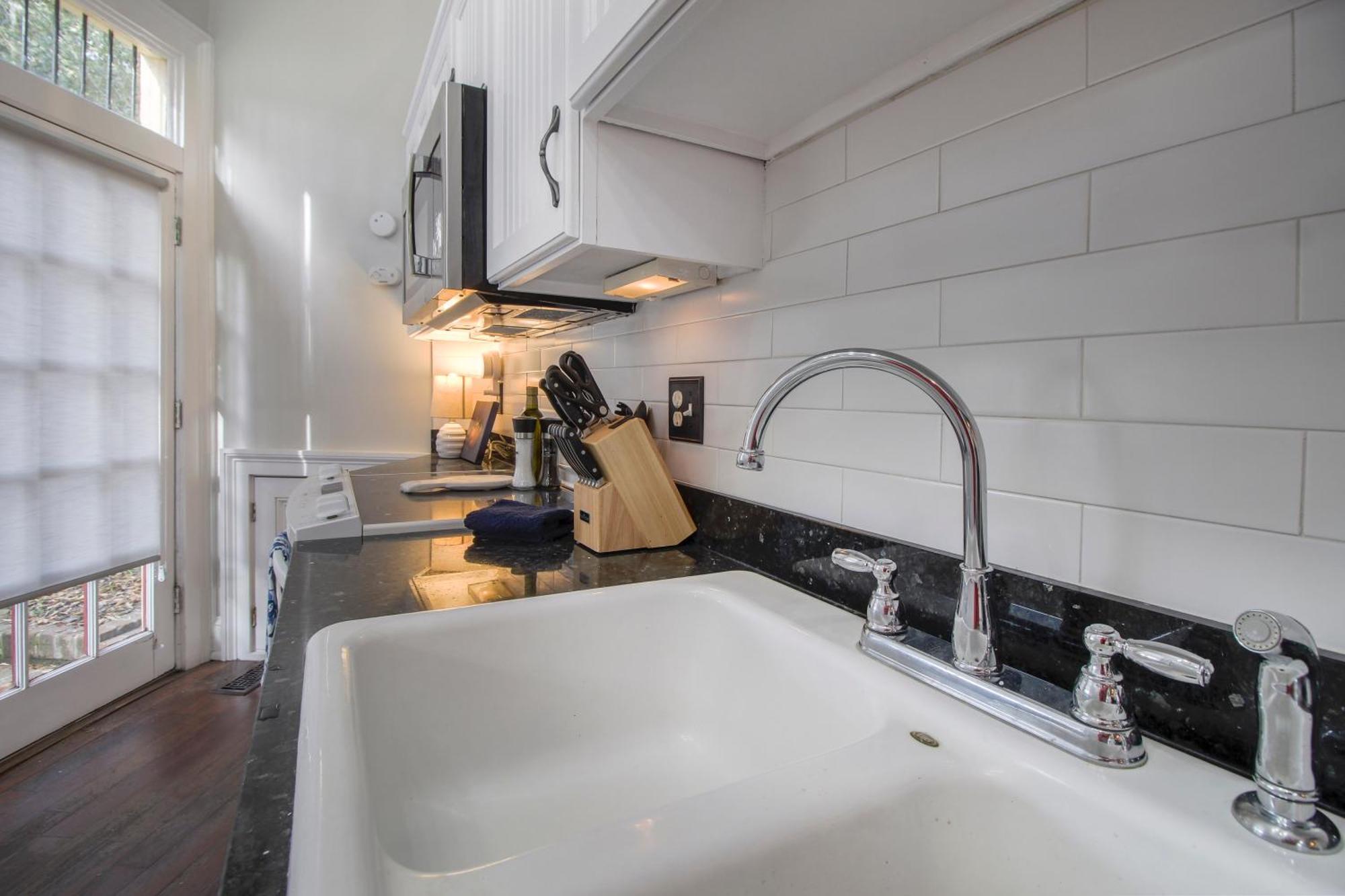 Walk To It All In Downtown, Double King Beds سافانا المظهر الخارجي الصورة