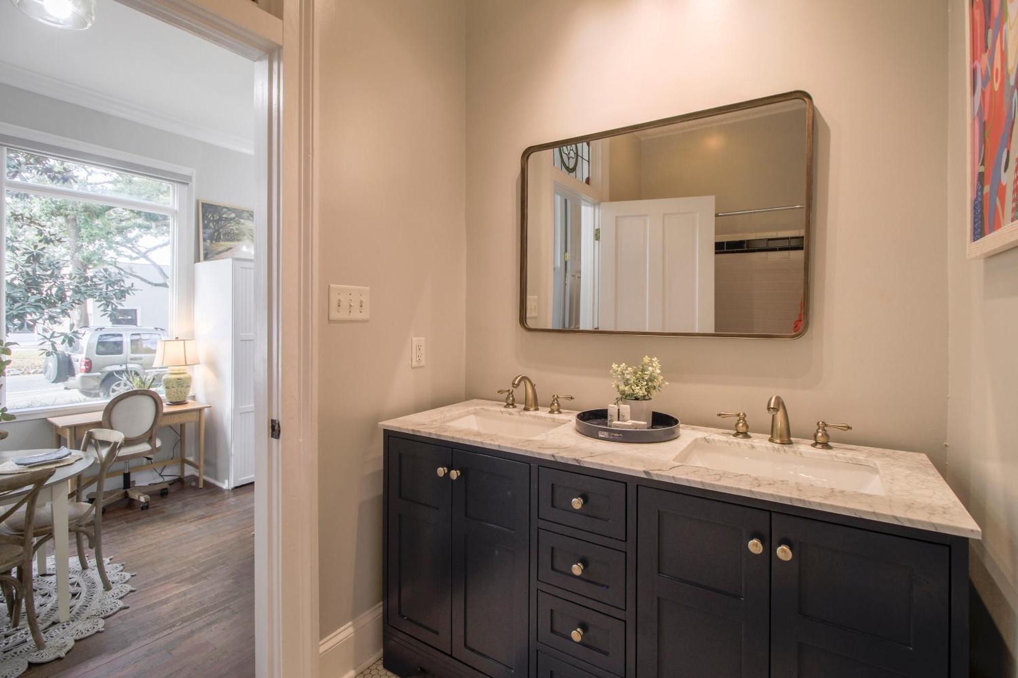 Walk To It All In Downtown, Double King Beds سافانا المظهر الخارجي الصورة