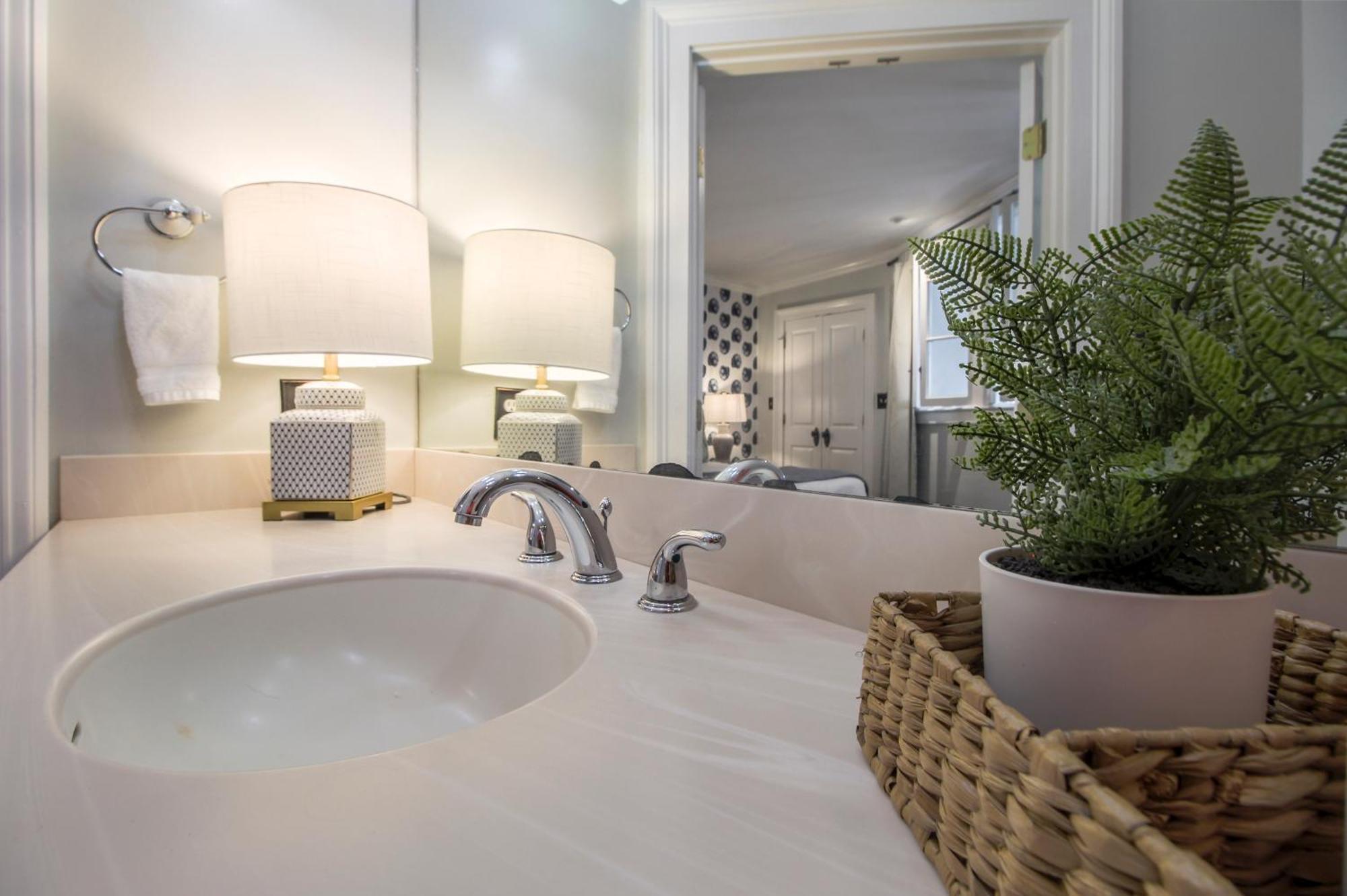 Walk To It All In Downtown, Double King Beds سافانا المظهر الخارجي الصورة
