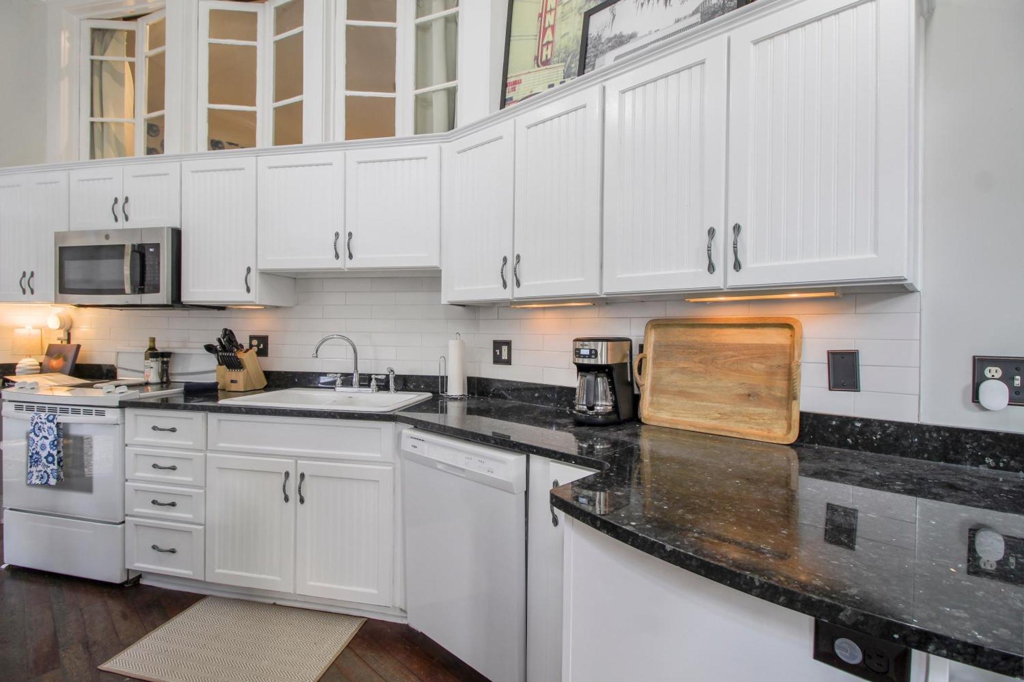 Walk To It All In Downtown, Double King Beds سافانا المظهر الخارجي الصورة