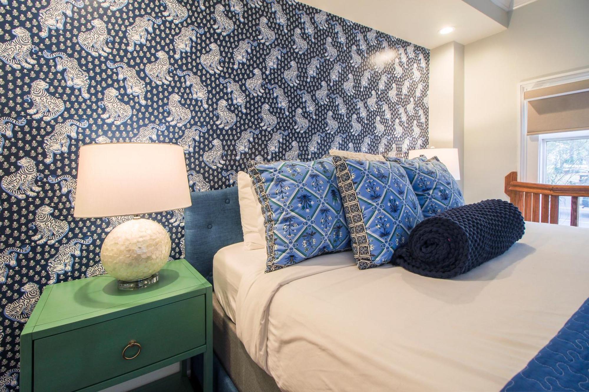 Walk To It All In Downtown, Double King Beds سافانا المظهر الخارجي الصورة