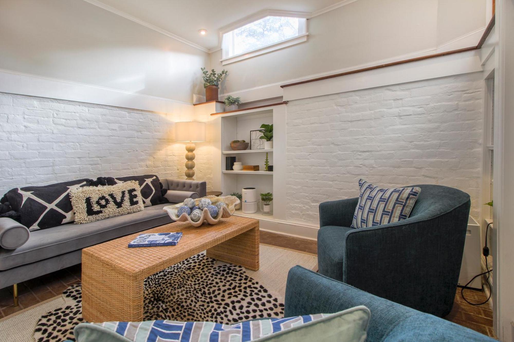 Walk To It All In Downtown, Double King Beds سافانا المظهر الخارجي الصورة